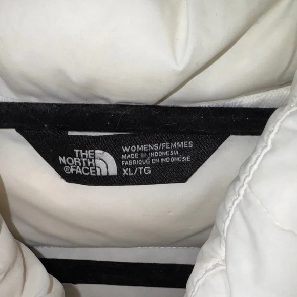 The North Face Women's Cream Puffer Jacket - Picture 3 of 10